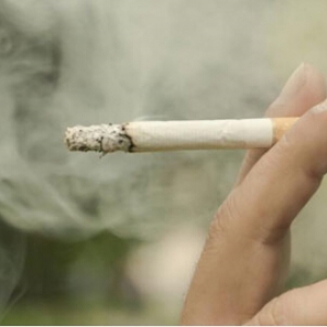 患肺癌的风险要比不吸烟者高出近80倍。