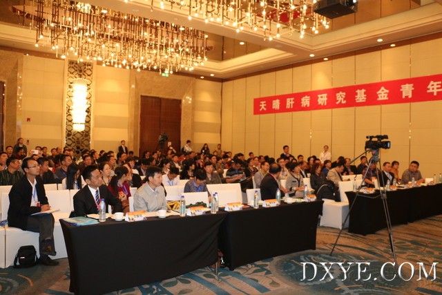 1.会议现场.jpg